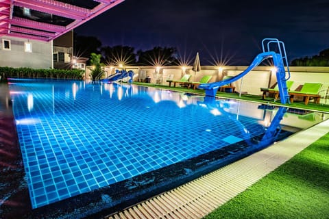 Gold Airport Suites Hotel in Bangkok