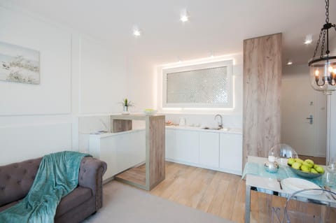 Kitchen or kitchenette, Living room