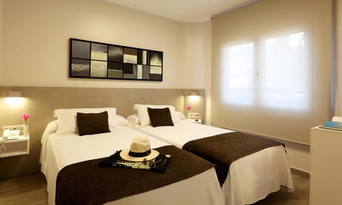 Aparthotel Solifemar Apartment hotel in Castelldefels