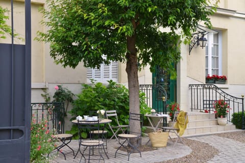 Patio, Facade/entrance, Summer, Garden
