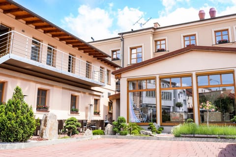 Property building, Facade/entrance, Neighbourhood