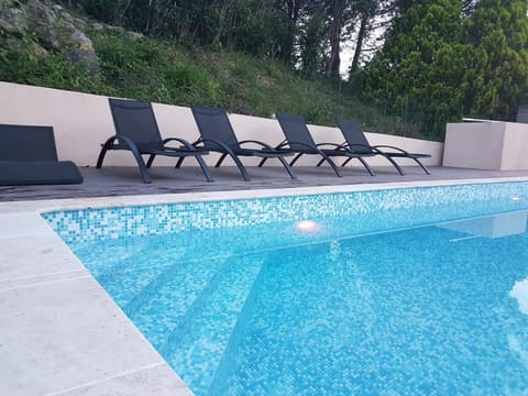 Mougins limite Cannes Magnifique Mas vue sur le village historique de Mougins Villa in Mougins