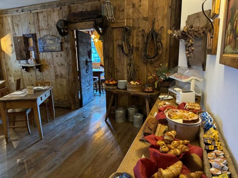 Breakfast, Continental breakfast, Buffet breakfast, Italian breakfast