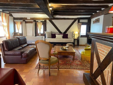 La Maison Rouge Apartment in Centre-Val de Loire