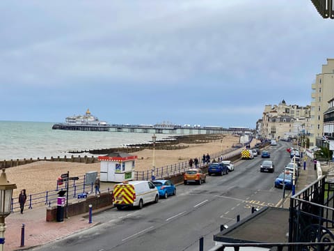 Nearby landmark, Day, People, Natural landscape, Beach, Sea view, Street view, Parking