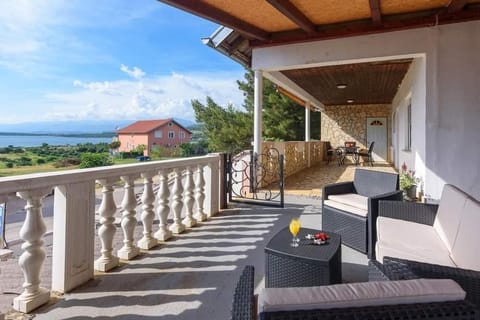 Spring, Balcony/Terrace, On site