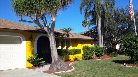 Facade/entrance, Garden, Garden view