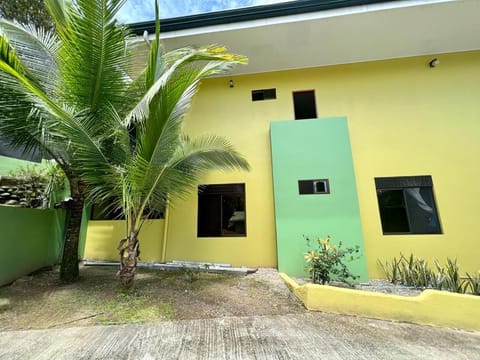 Yellow House Landhaus in Quepos