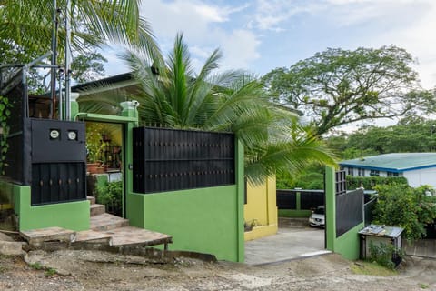 Yellow House Country House in Quepos