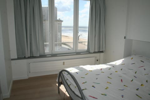 Bed, Bedroom, Sea view