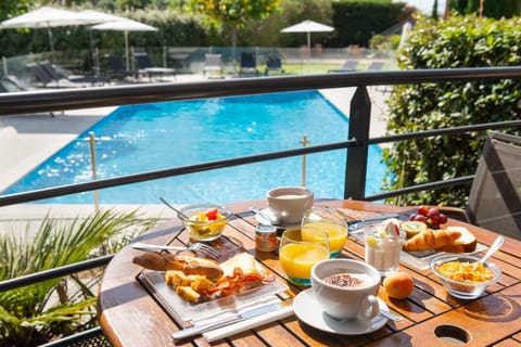 Balcony/Terrace, Swimming pool, Breakfast, Continental breakfast