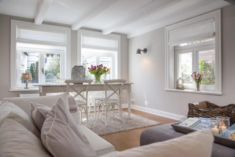 Living room, Photo of the whole room