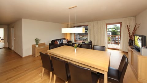 TV and multimedia, Balcony/Terrace, Living room, Dining area