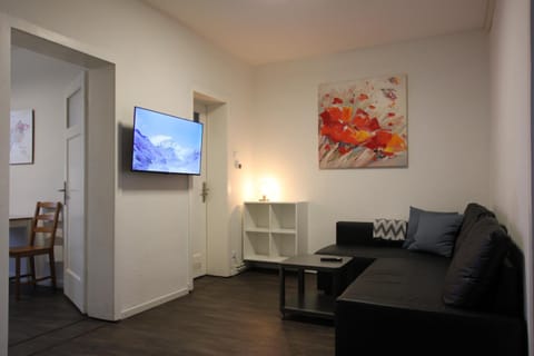 Centrally located 2-room apartment Condo in Hanover