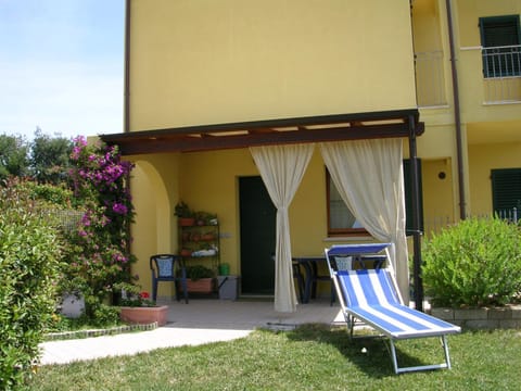 Facade/entrance, Garden view