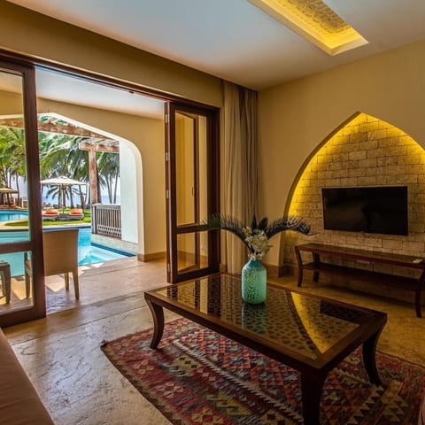 Patio, Communal lounge/ TV room, TV and multimedia, Seating area, Pool view