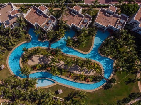 Bird's eye view, Pool view