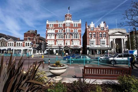 Property building, Nearby landmark, Neighbourhood, Street view