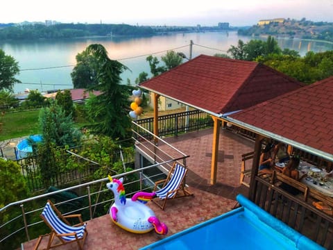 Natural landscape, Bird's eye view, Balcony/Terrace, City view, Garden view, Pool view, River view, Swimming pool, group of guests