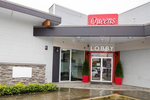 Facade/entrance, Area and facilities