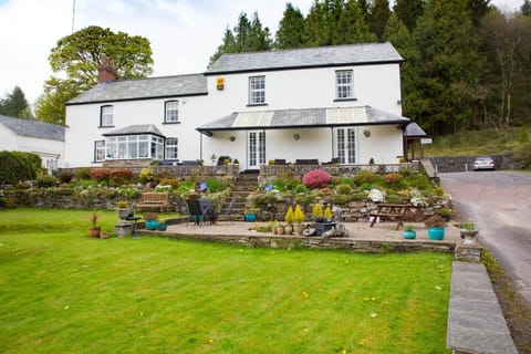 Facade/entrance, Garden view