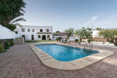 Property building, Balcony/Terrace, Swimming pool