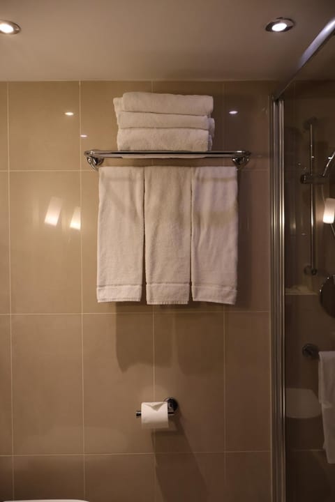 Shower, towels