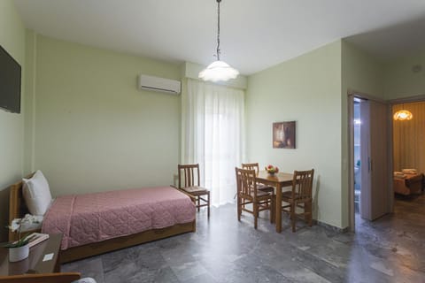 Remvi Hotel - Apartments Apartahotel in Messenia