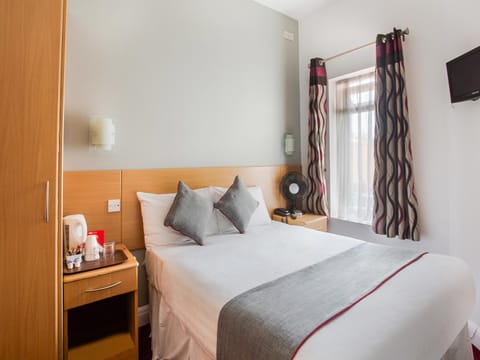 OYO London Guest House Hotel in London Borough of Ealing