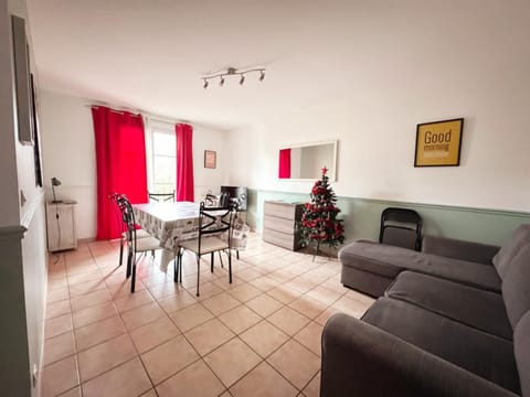 Disney, very nice 2 bedrooms family apartment, wifi, NETFLIX 8 pers Apartment in Chessy