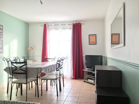 Disney, very nice 2 bedrooms family apartment, wifi, NETFLIX 8 pers Apartment in Chessy