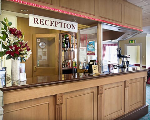 People, Lobby or reception, Lounge or bar, Drinks