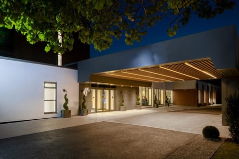 Property building, Facade/entrance, Lobby or reception