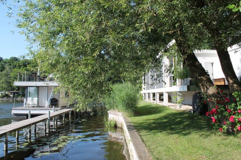 Garden, Lake view