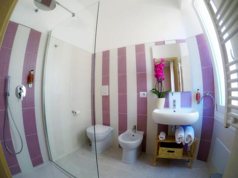 Shower, Toilet, Bathroom, Area and facilities