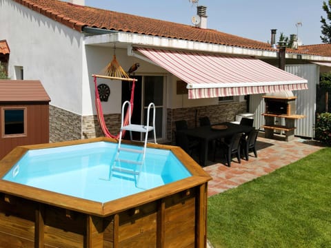 Dining area, Pool view