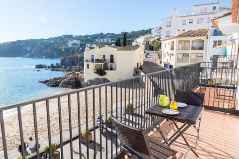 Balcony/Terrace, Balcony/Terrace, Sea view, Street view