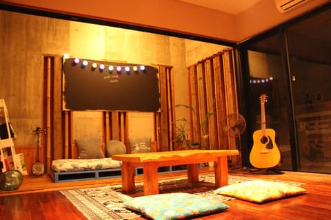 Communal lounge/ TV room, Living room, Decorative detail, City view, Area and facilities