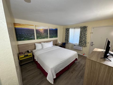 Days Inn by Wyndham San Marcos Hotel in San Marcos