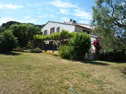 FERME DU MOULIN ROUX- 2 spacieux appartements- 2cbres chacun- Authentique ferme provençale- RAMATUELLE Apartment in Ramatuelle