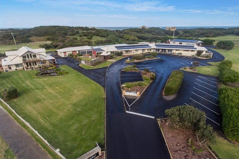 Logans Beach Whale Nursery Apartments - The Loft Apartahotel in Warrnambool