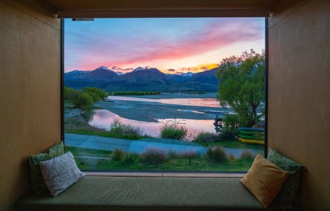 Bed, On site, Lake view, Mountain view, Sunrise