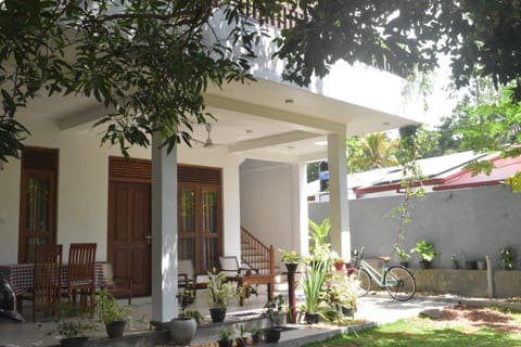 Property building, Facade/entrance, Day, Garden, Garden view