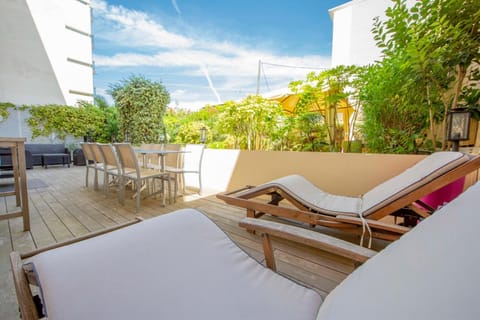 Apartment 2 bedrooms2 bathroomsdouble terrace & Garden in Palm beach area Copropriété in Cannes