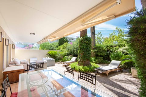 Apartment 2 bedrooms2 bathroomsdouble terrace & Garden in Palm beach area Copropriété in Cannes