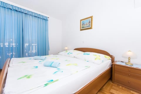 Villa Snježana Apartamento in Okrug Gornji