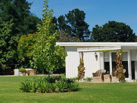 The Cottage Apartment in Mount Eliza