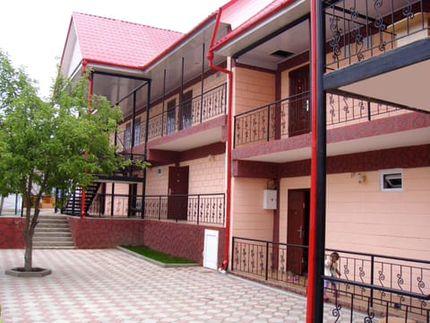 Property building, Facade/entrance, Garden