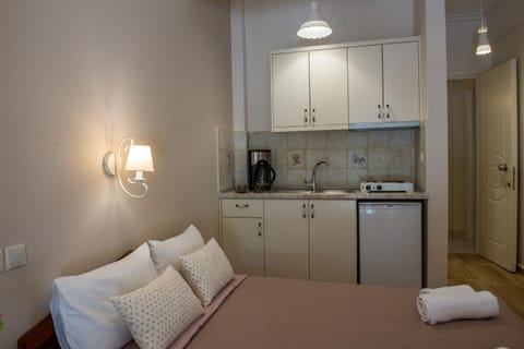 Kitchen or kitchenette, Bedroom