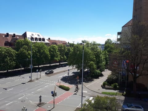 People, Balcony/Terrace, Street view